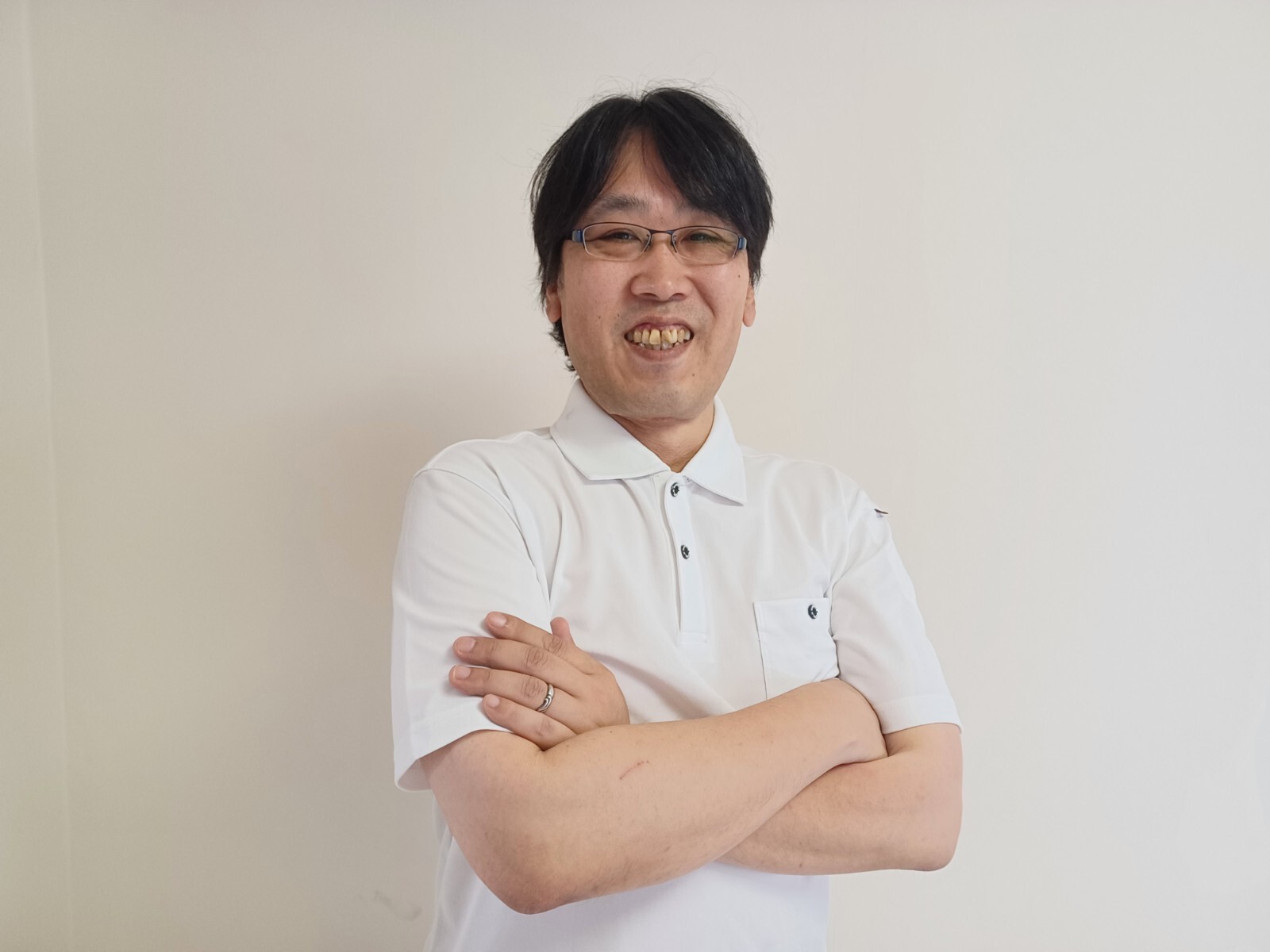 「浅井親志（あさい　ちかし）」の顔写真